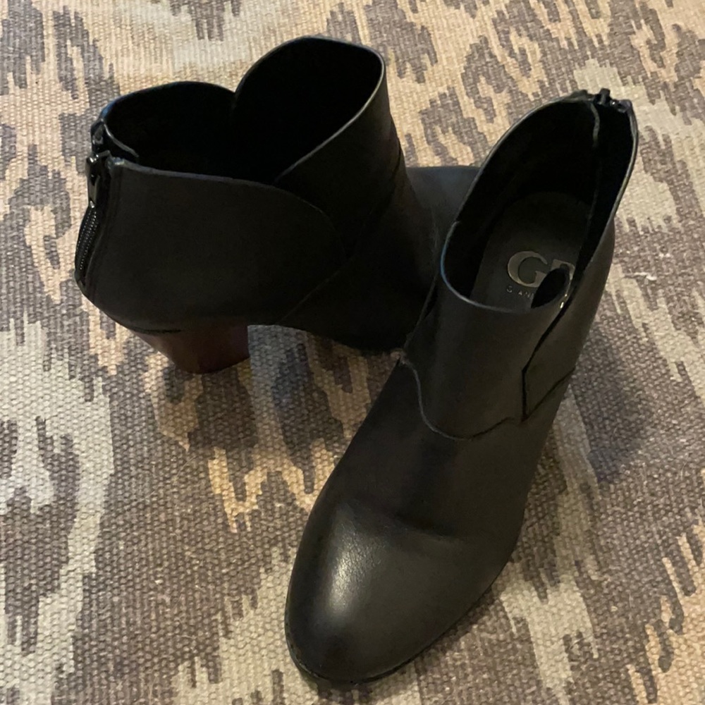 Gianni Bini leather booties 7.5 black
